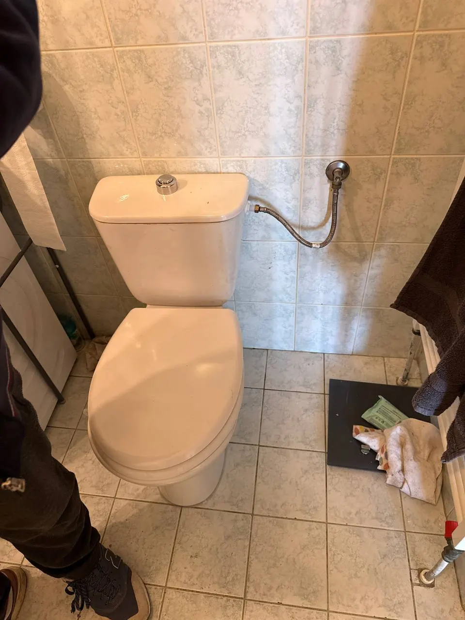 Kompakt WC na płytkach beżowych — DobryHydraulik Katowice