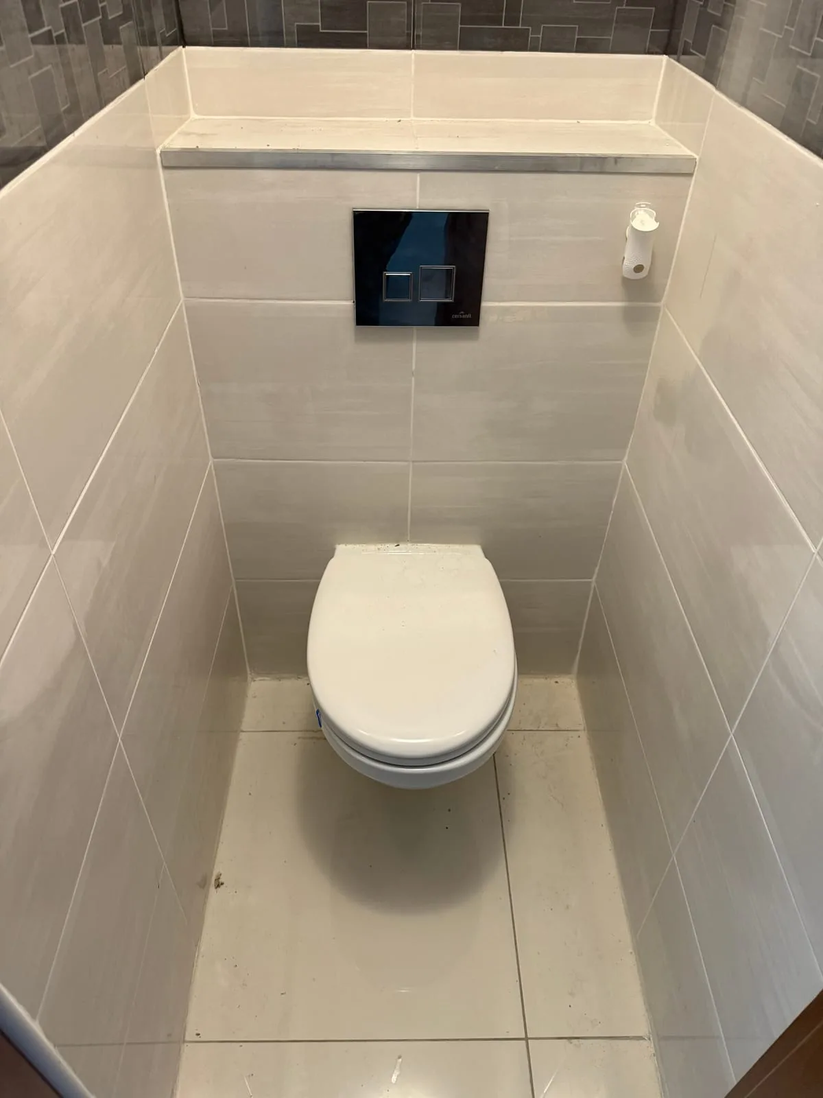 WC podwieszane z czarnym przyciskiem — DobryHydraulik Katowice